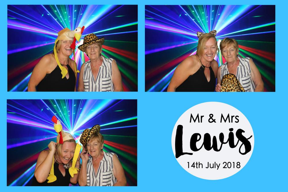 Mr & Mrs Lewis's Wedding | View more photos from the event at images.mobile-photo-booth.com/u/MobilePhotoBoothUK/Mr-Mrs-Lewiss-Wedding